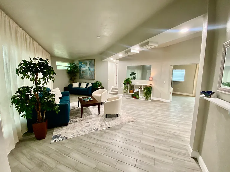 3815 S Shade Ave — Photo 2