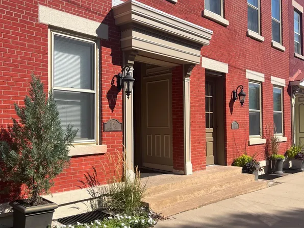 1132 Locust St APT 301, Dubuque, IA 52001