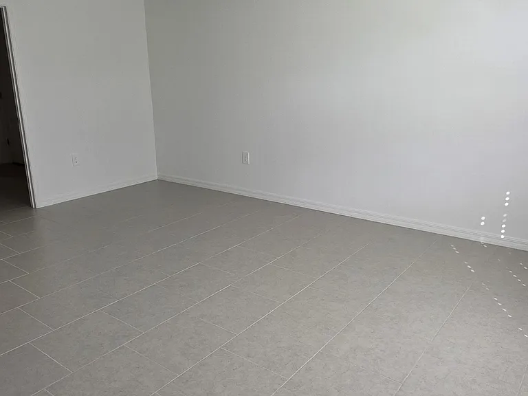 387 Martineau Cir — Photo 6