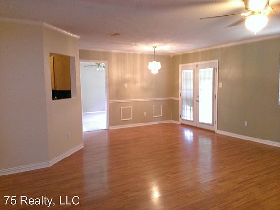 3rd image of 4411 Windcrest Dr