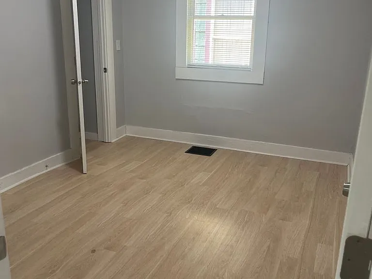 311 Sheridan Avenue — Photo 5