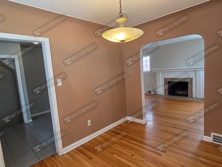 20252 Roscommon St — Photo 5
