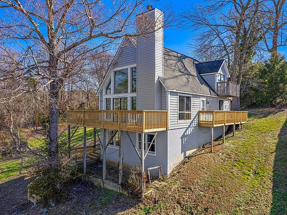 3rd image of 206 Bluff Rd