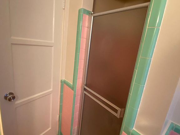 2nd image of 2031 Columbia St #1