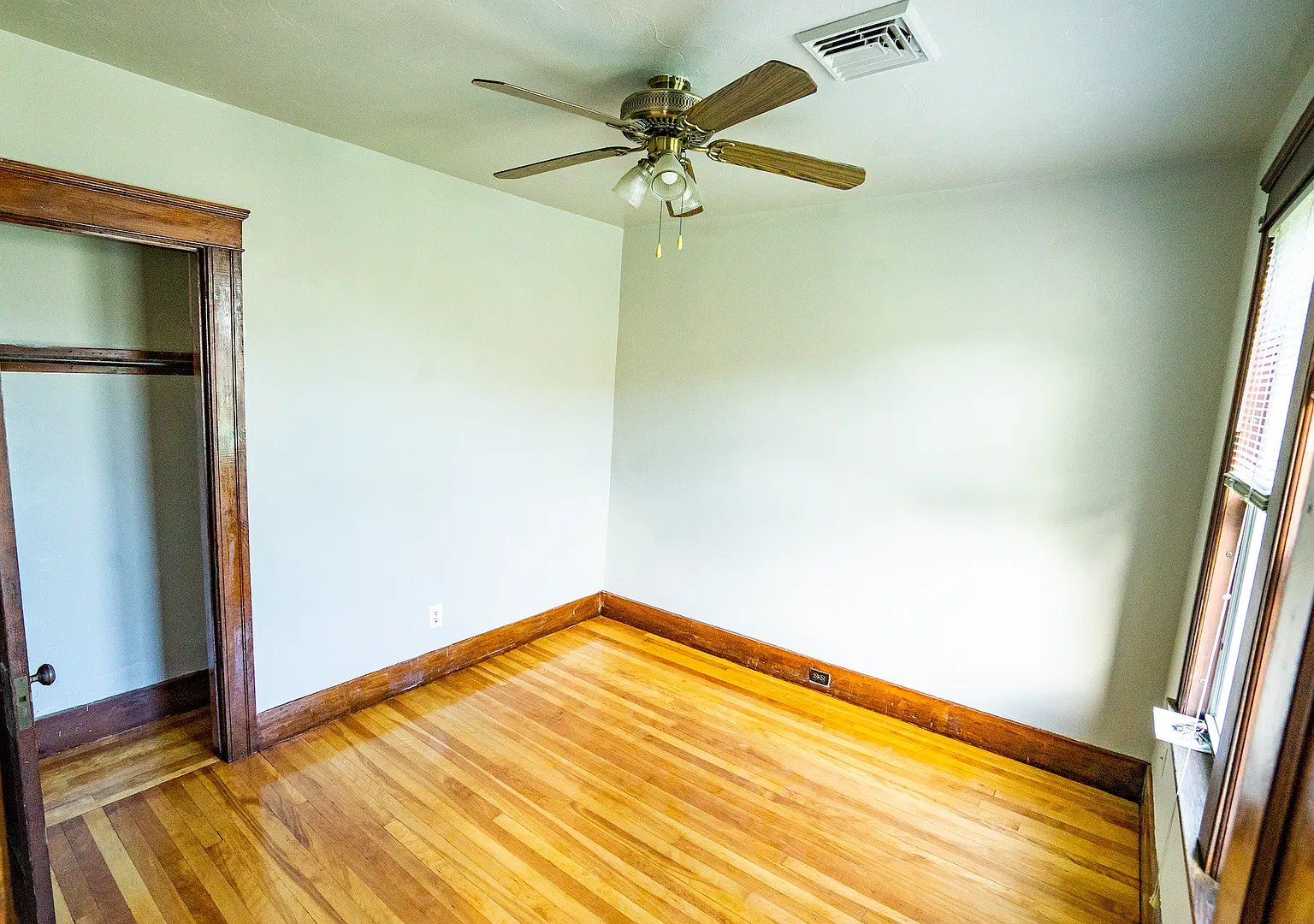 151 Ingleside Ave — Photo 4