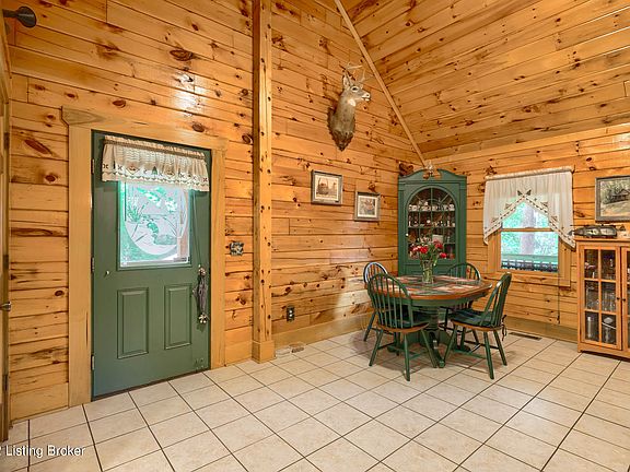 4th image of 83 Bowling Ln