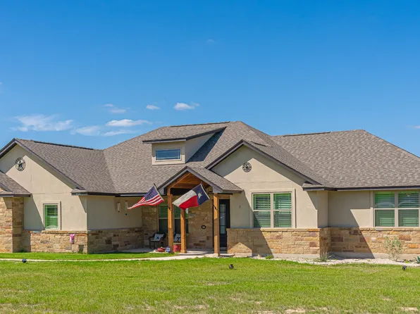 919 Pinto Cyn, Bandera, TX 78003