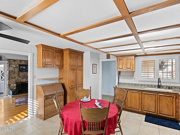 5th image of 3143 Montano Dr