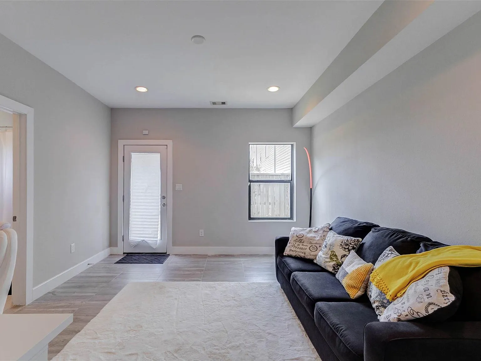 3 bed, 3.5 bath, 1969 sqft, $2,600 — Photo 4