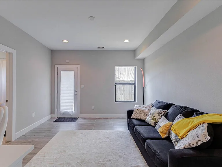 3810 Leeland St — Photo 4