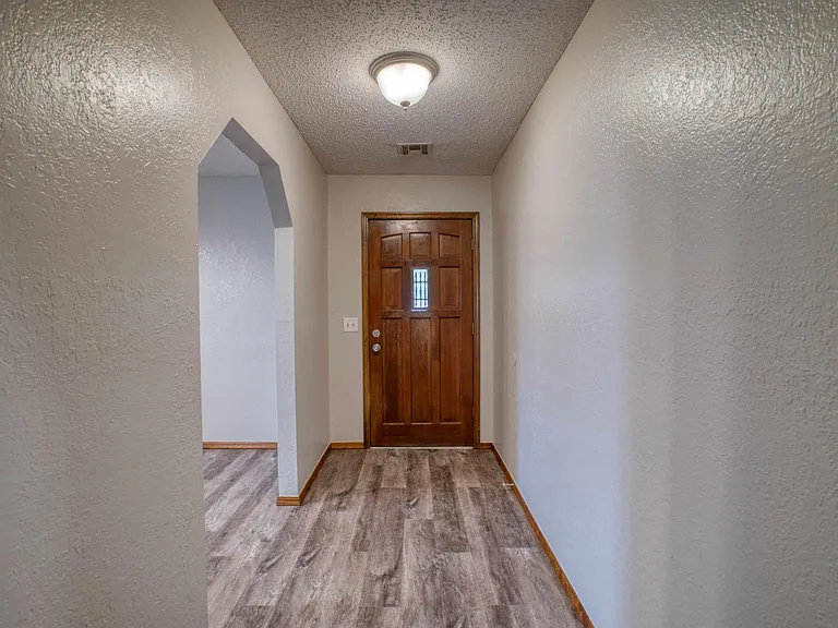 700 Wood Hollow Ln — Photo 6