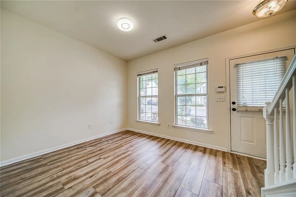 2 bed, 2.5 bath, 1296 sqft, $2,000 — Photo 4