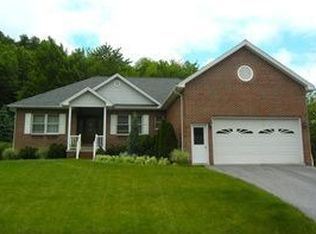 126 Castle Farms Rd, Altoona, PA 16601