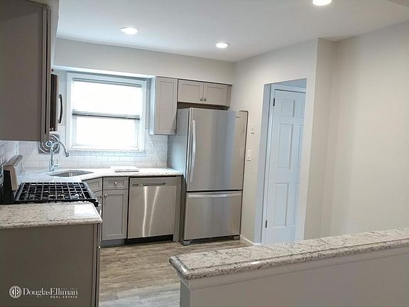 5th image of 24656 Alameda Ave