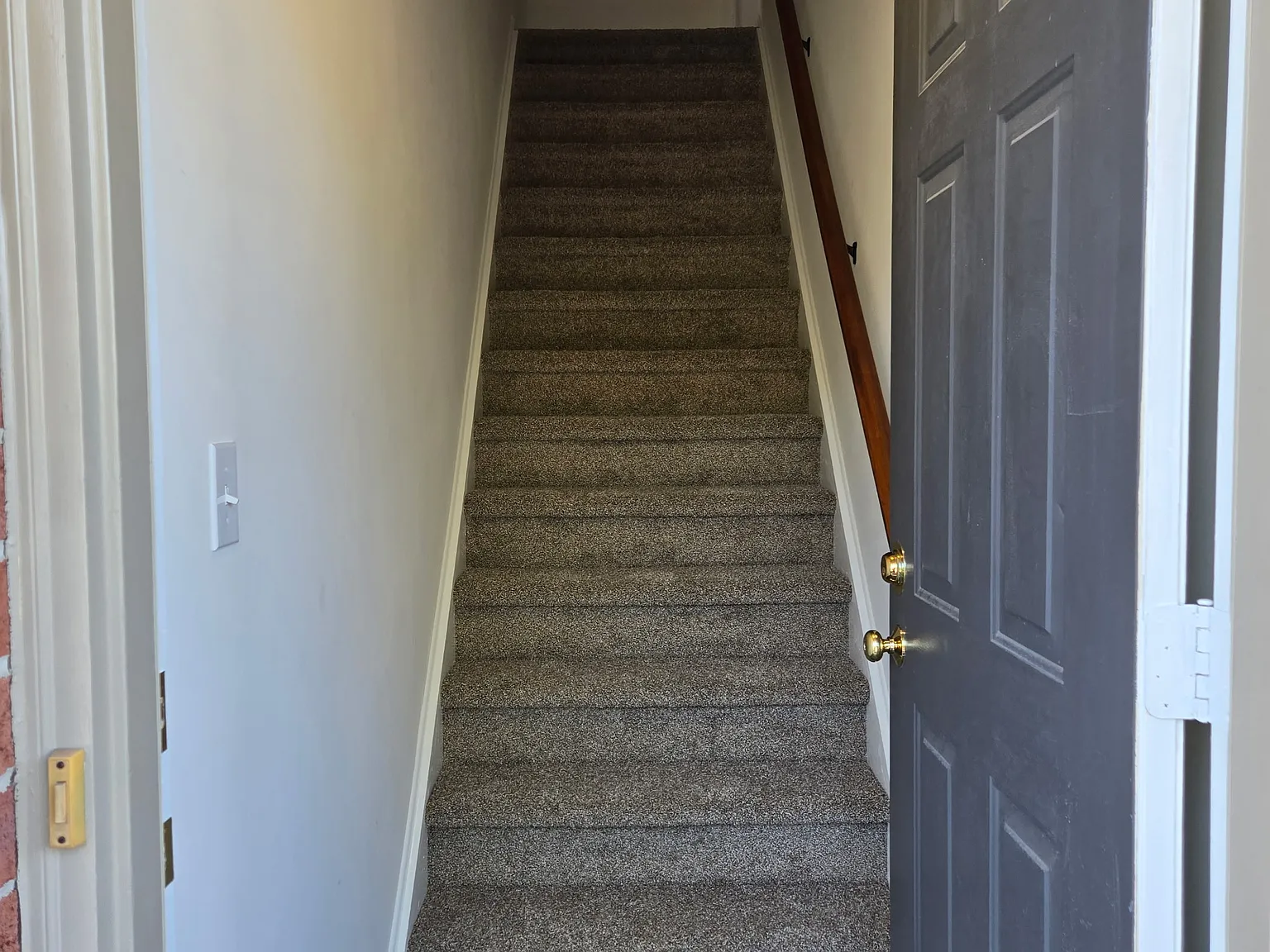 2 bed, 750 sqft, $1,200 — Photo 2