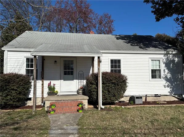 8 Knox Pl, Hampton, VA 23669