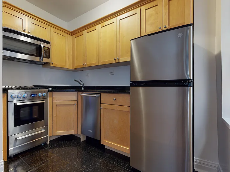 141 E 56th St #4J — Photo 5