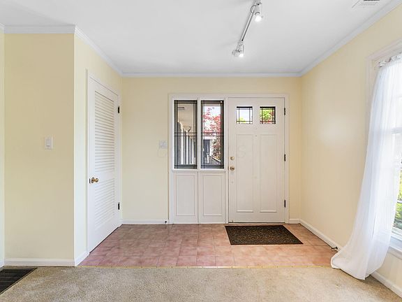 3rd image of 1631 Roxbury Rd APT D-2