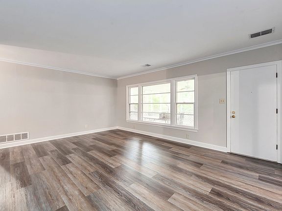 3rd image of 918 W Forest Ave