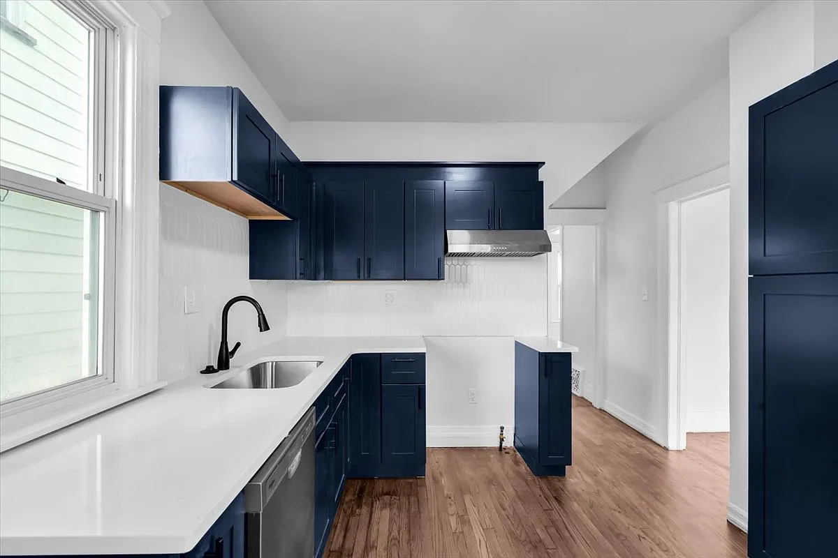 3 bed, 1.5 bath, 1252 sqft, $1,900 — Photo 4