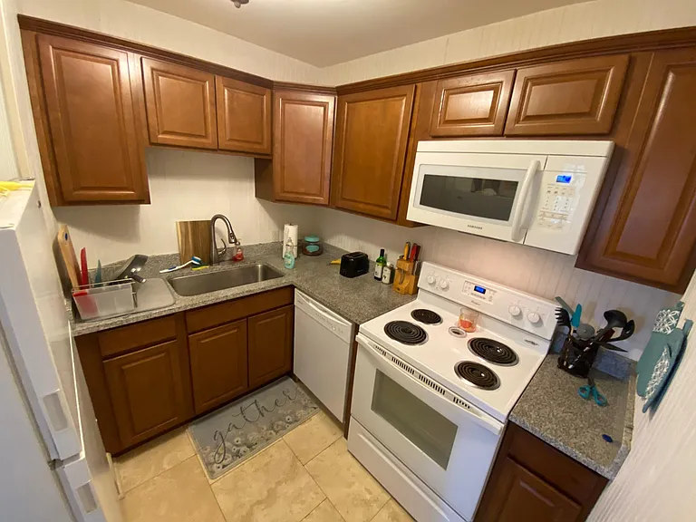 906 SW 7th Ave #3 — Photo 10
