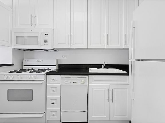 2nd image of 400 E 71st St APT 10T