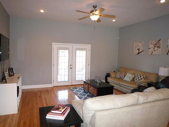 3rd image of 483 N Hyde Park Dr