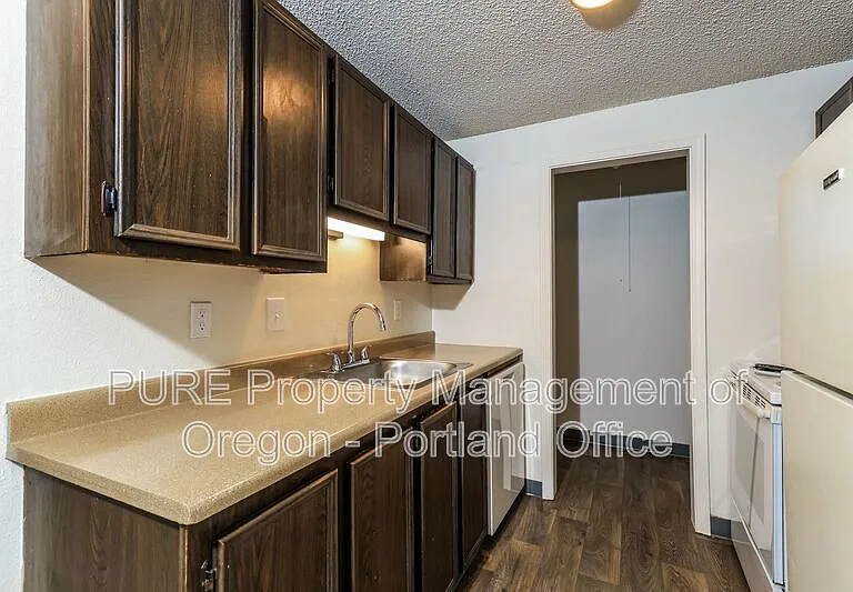 Parkway Garden — Photo 98