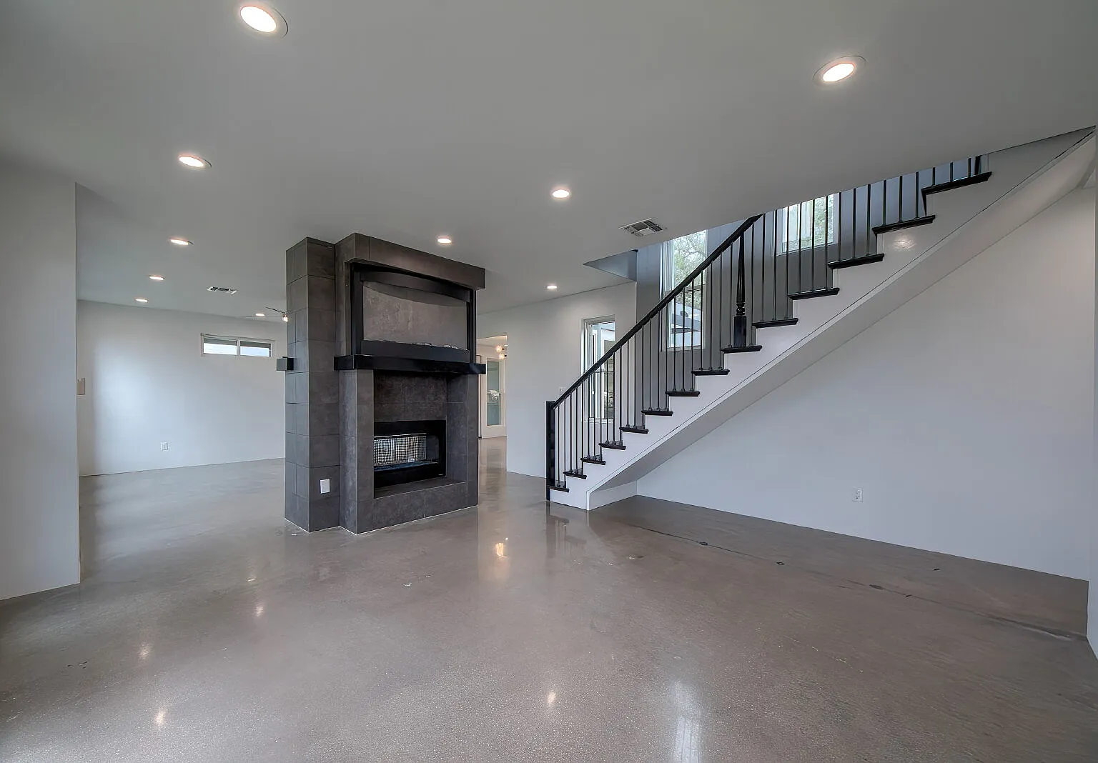 4 bed, 3.5 bath, 3044 sqft, $3,850 — Photo 3