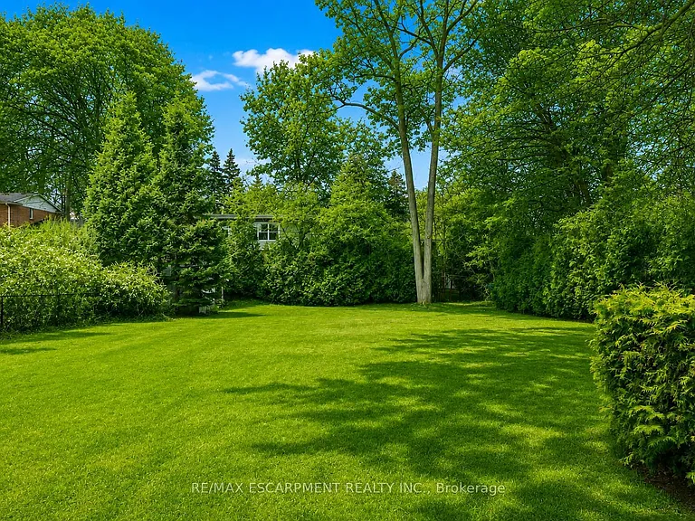 1546 Lorne Wood Rd — Photo 24