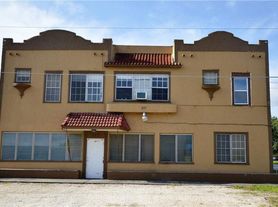 217 W Central Ave, Howey In the Hills, FL