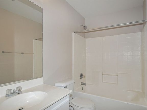 5th image of 15226 Yeager Ave