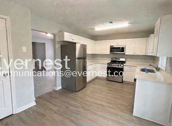 2nd image of 3711 Sandy Shoals Ln