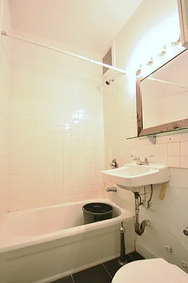 Rented by Green Home NY Realty LLC | media 9