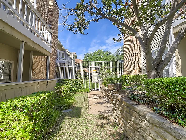 8600 Coppertowne Ln #904 — Photo 8