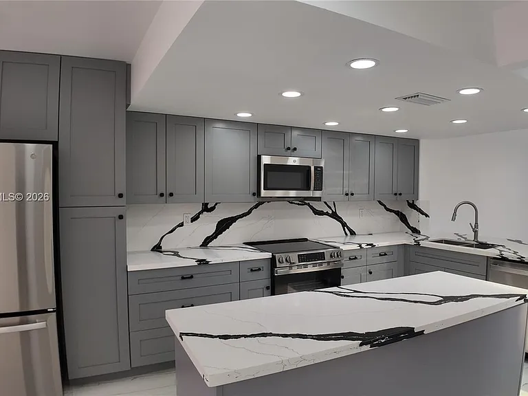 2801 SW 87th Ave #1009 — Photo 2