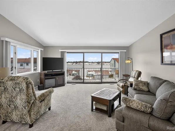 1715 River Rd APT 77, Saint Clair, MI 48079