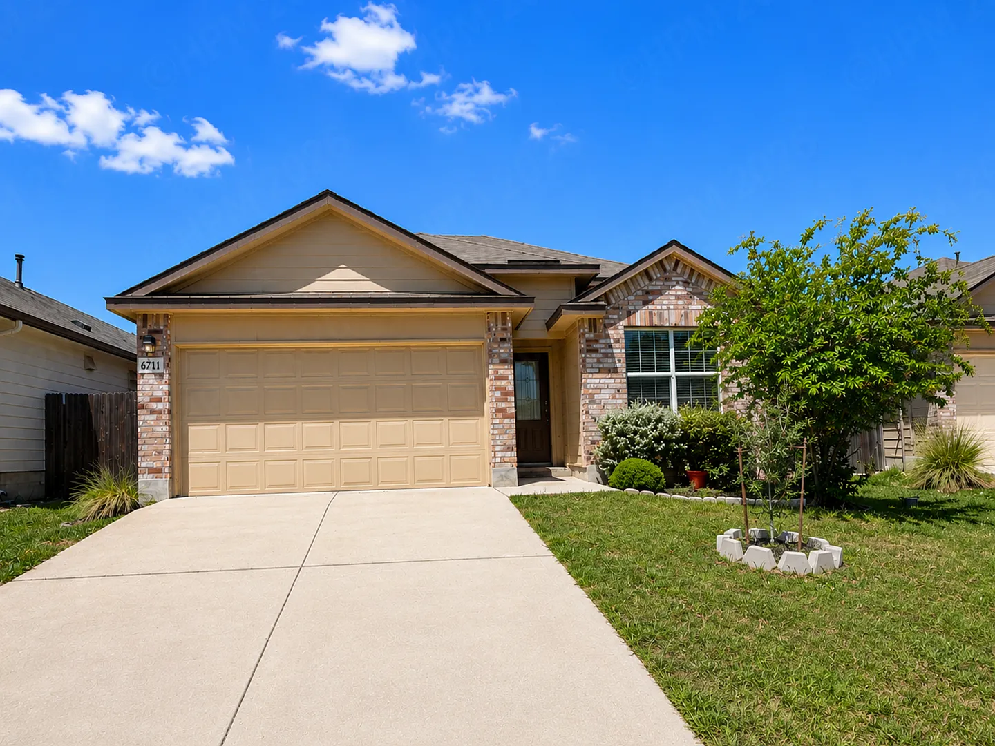 6711 Hoffman Plain, San Antonio, TX 78252 | Home for Rent — Photo 1