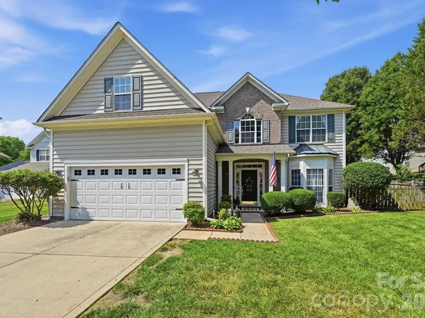 8918 Magennis Grove Ct, Charlotte, NC 28216