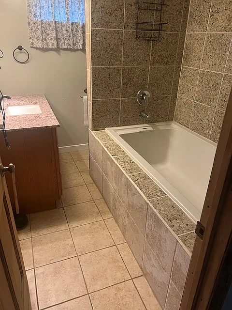 2 bed, $950 — Photo 2