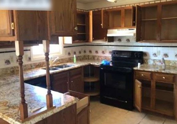 3rd image of 643 Prince Phillip Way