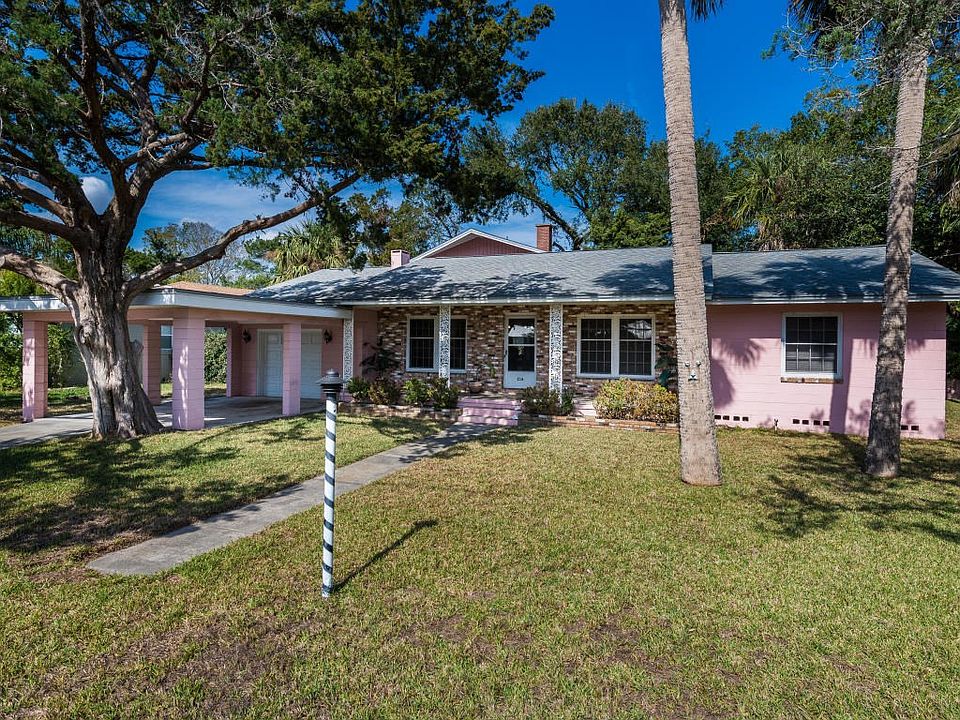 216 Carver Street W