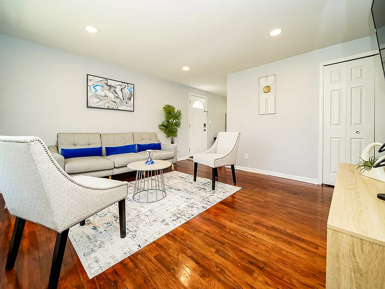 Hemlock Dr — Photo 4