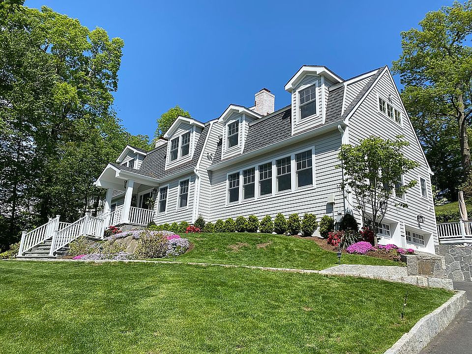 2nd image of 30 Loading Rock Rd