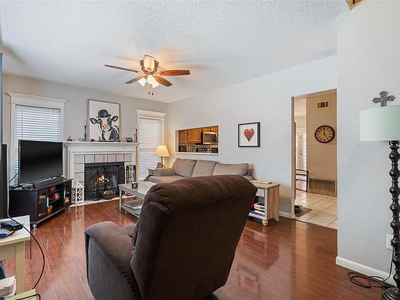 3rd image of 2325 Forestbrook Dr