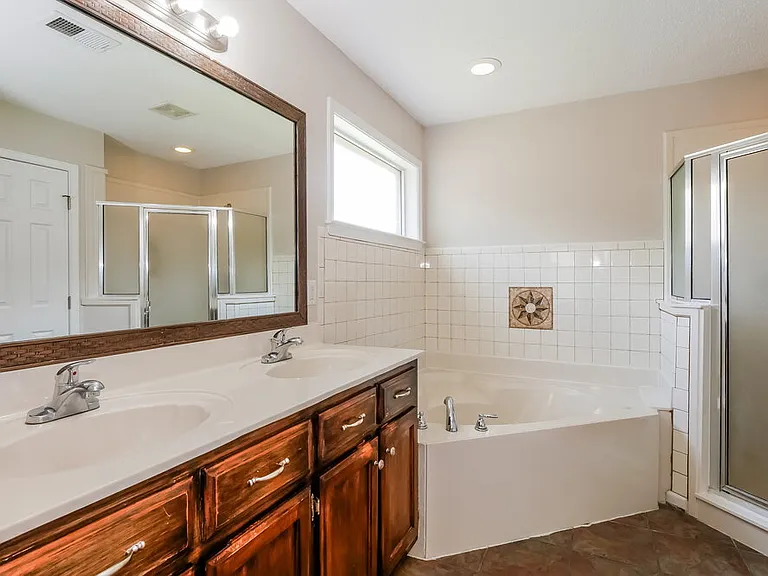6076 Armistead St — Photo 11