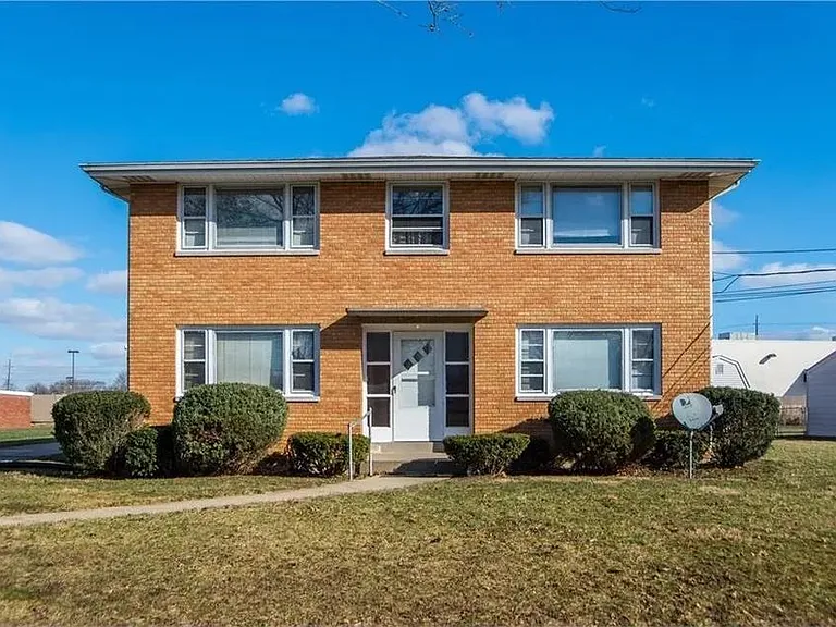 4896 Holiday Dr — Photo 1