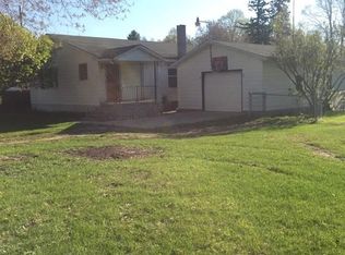 956 Mill St, Sumner, MI 48889