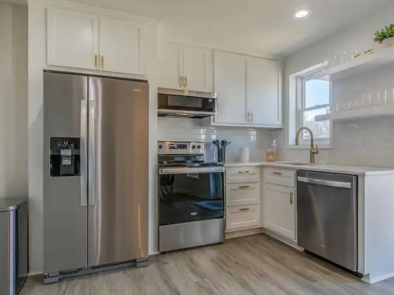 2117 Gladstone Ave — Photo 15