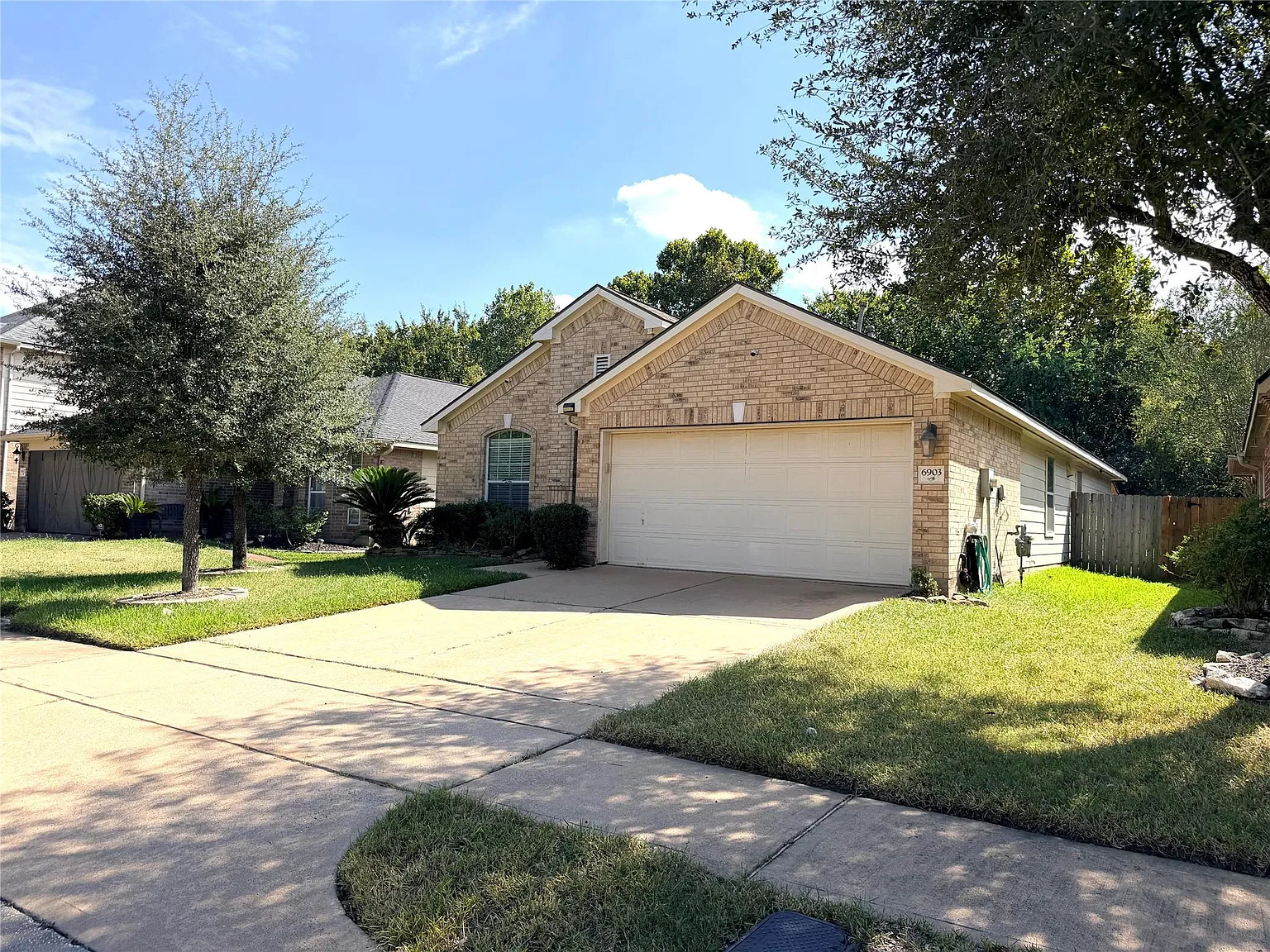 3 bed, 2.0 bath, 1725 sqft, $1,900 — Photo 3